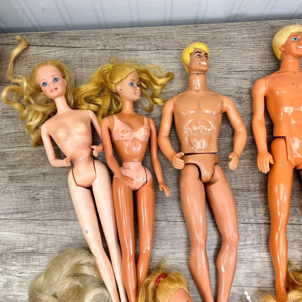 Lot Of 7 Vintage‎ Barbie And Ken Dolls From 70's 80's